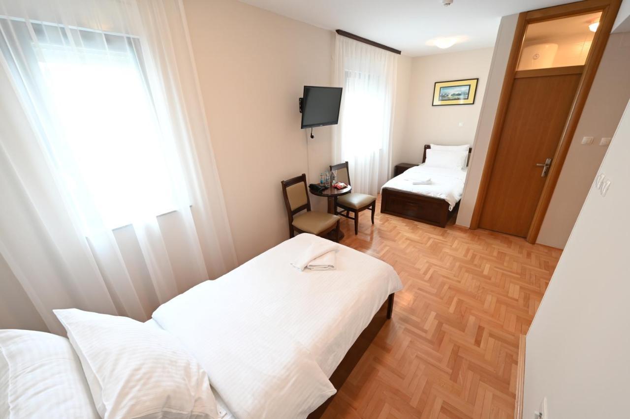 Hotel "Jkc Banja Luka" Luaran gambar
