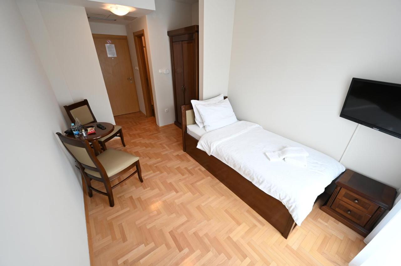 Hotel "Jkc Banja Luka" Luaran gambar