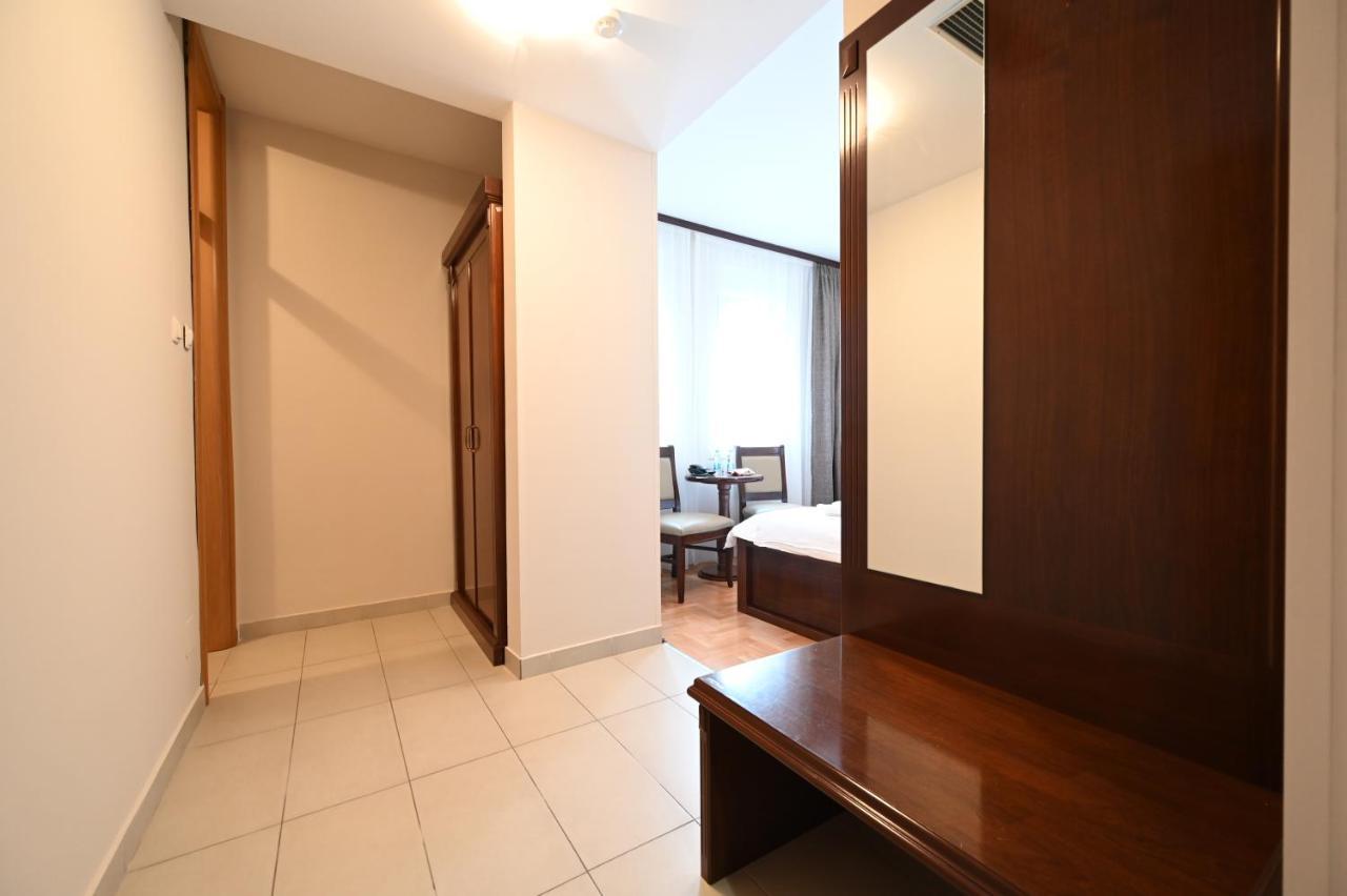 Hotel "Jkc Banja Luka" Luaran gambar