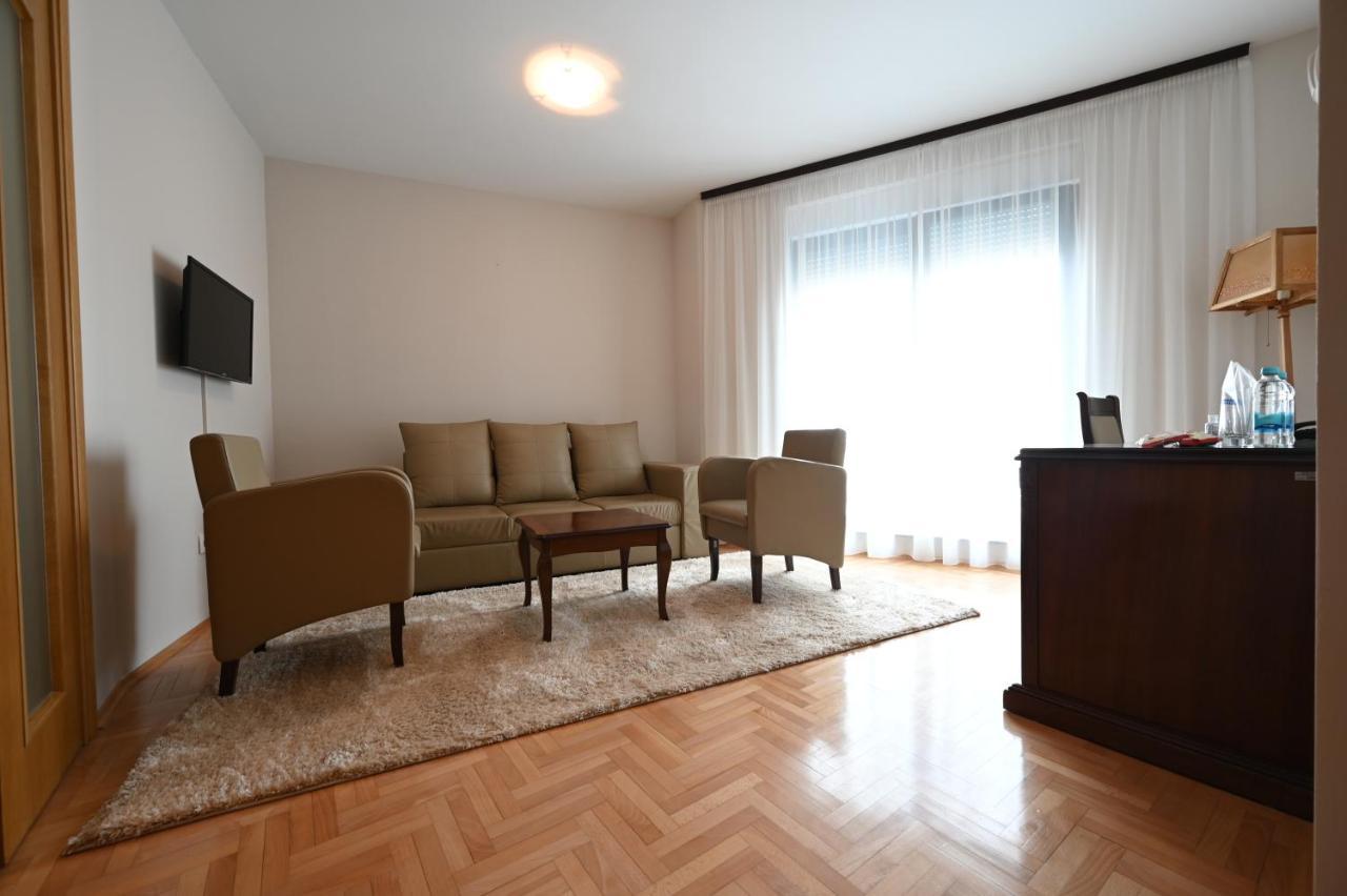 Hotel "Jkc Banja Luka" Luaran gambar